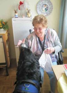 Mit viel Freude und Elan suchte sie immer wieder neue Wörter, um Fithe zu füttern.